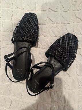 Strappy sandals netted front